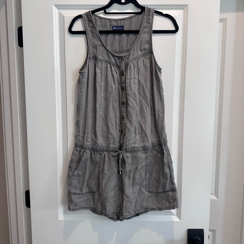 Tractr Gray Sleeveless Romper